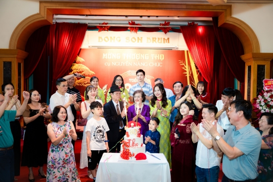Lễ thượng thọ tại nhà hàng Dong Son Drum